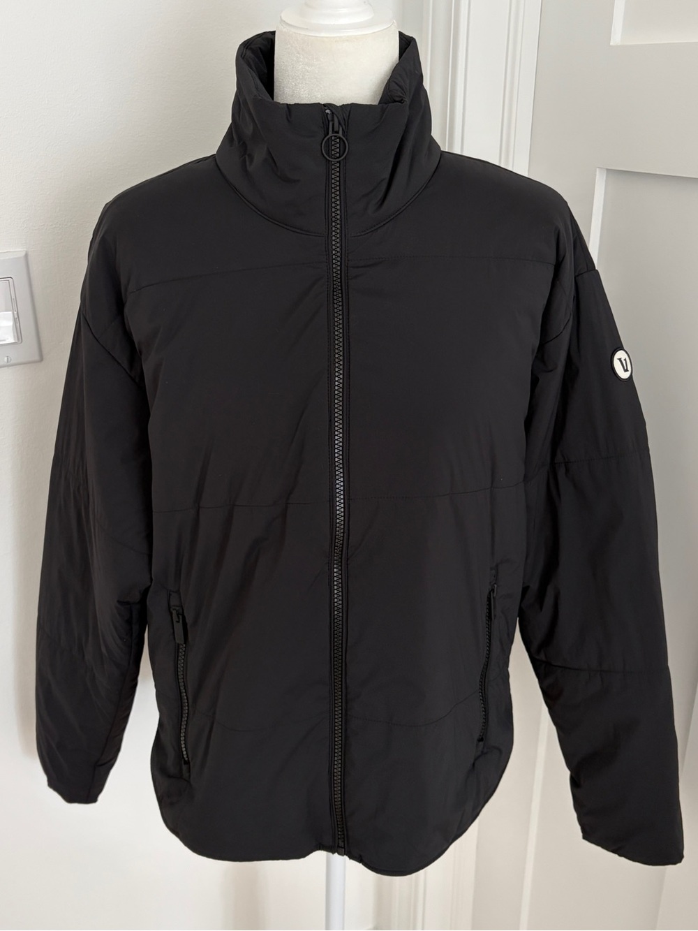 Vuori Women’s Insulated Puffer Jacket Size M Black Primaloft Full Zip*E15